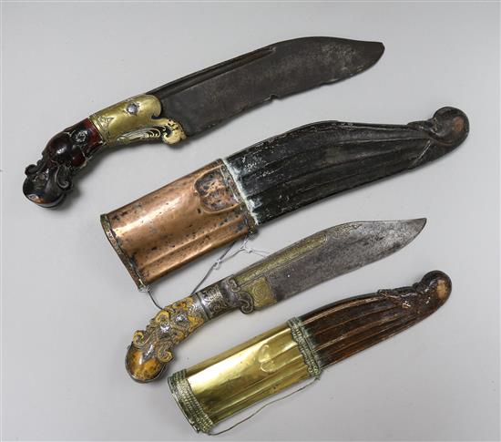 Two Ceylonese Piha Kaetta daggers and scabbards, 18th/19th century, one with silver mounted handle